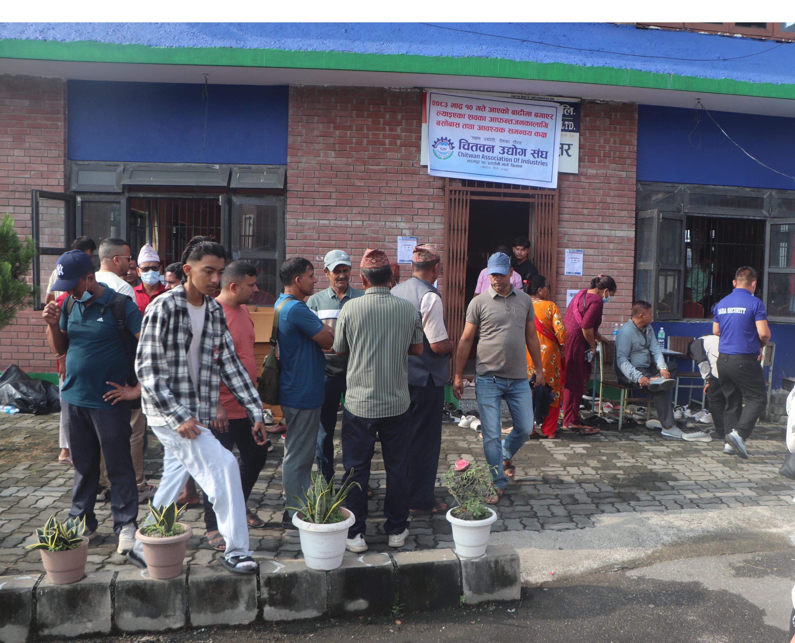 चितवनमा भेटिएका शव पहिचान गर्न आफन्तको खोजी