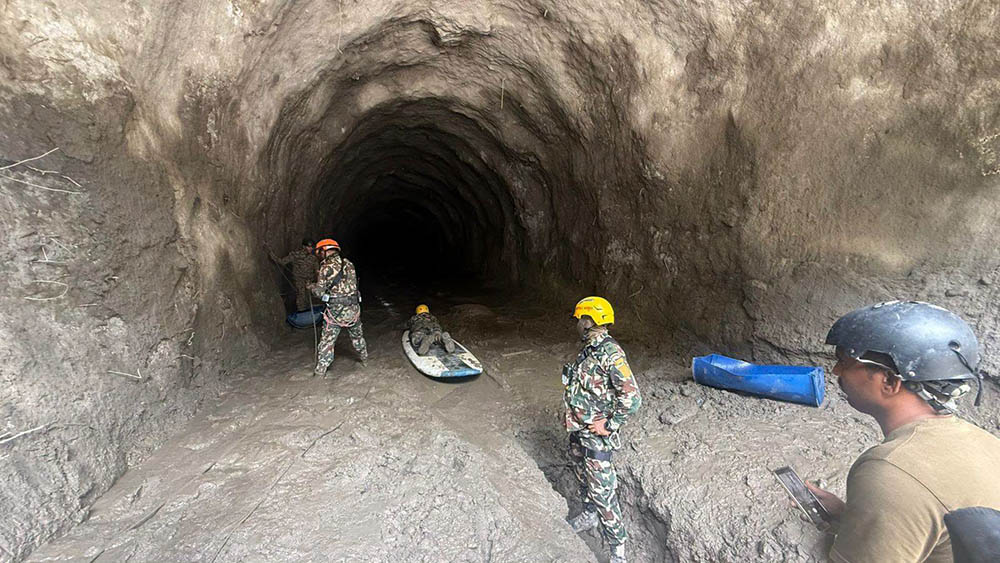 चिलिमेमा फेला परेका पाँच कर्मचारीको शव परिवारजनलाई हस्तान्तरण