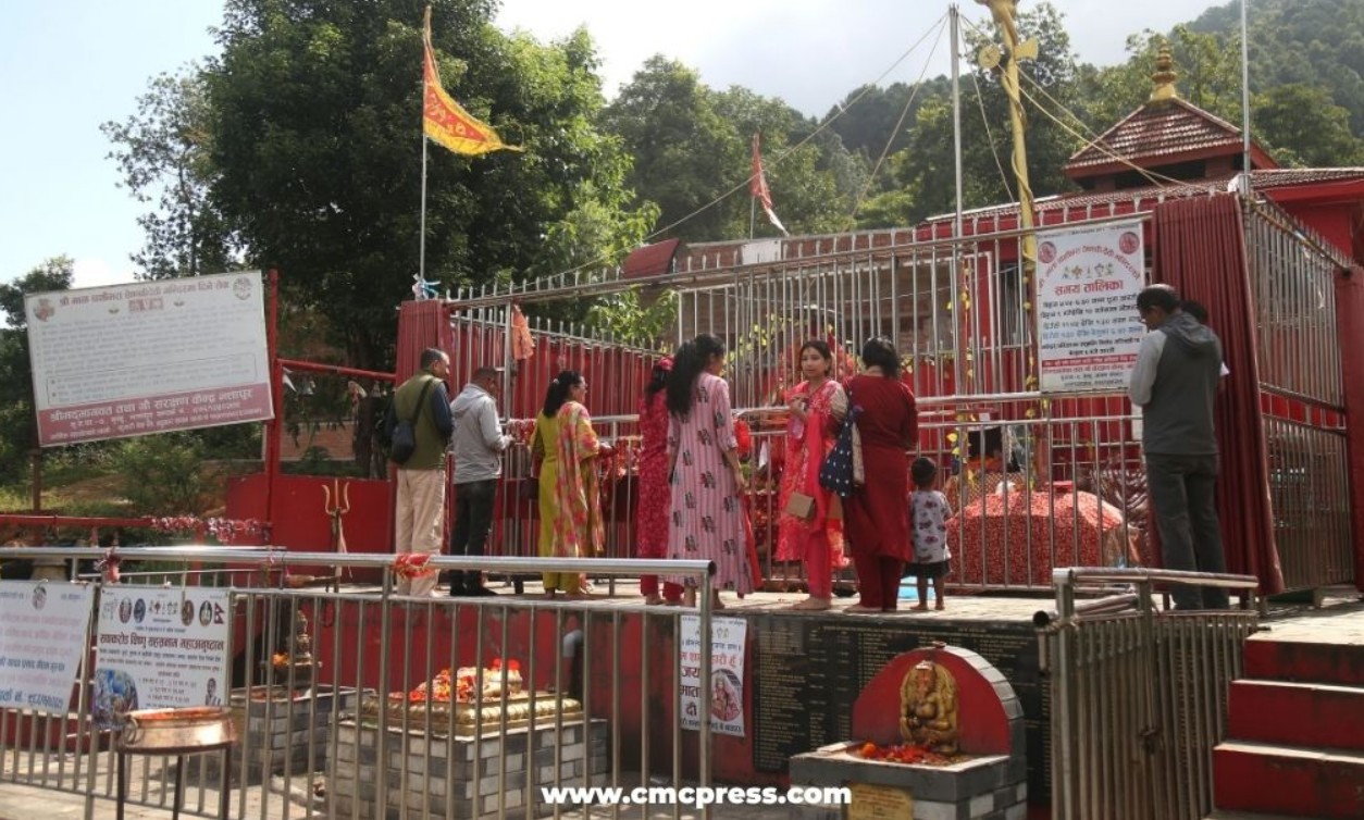 गुण्डुको पाथीभरा मन्दिरमा दर्शनार्थीको चहलपहल