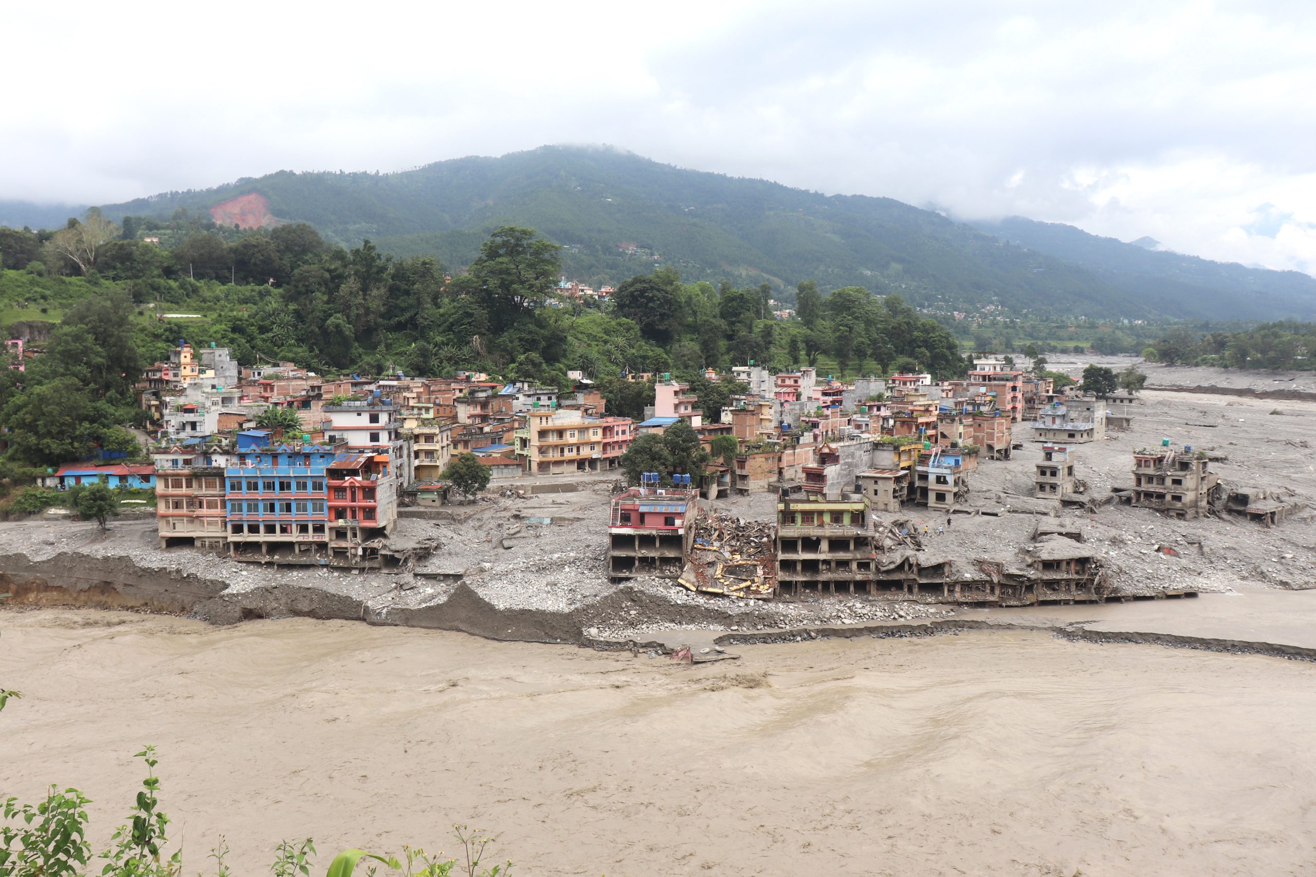भोटेकोशीको बाढीले त्रिशूली बजारको व्यापारिक केन्द्र प्रभावित