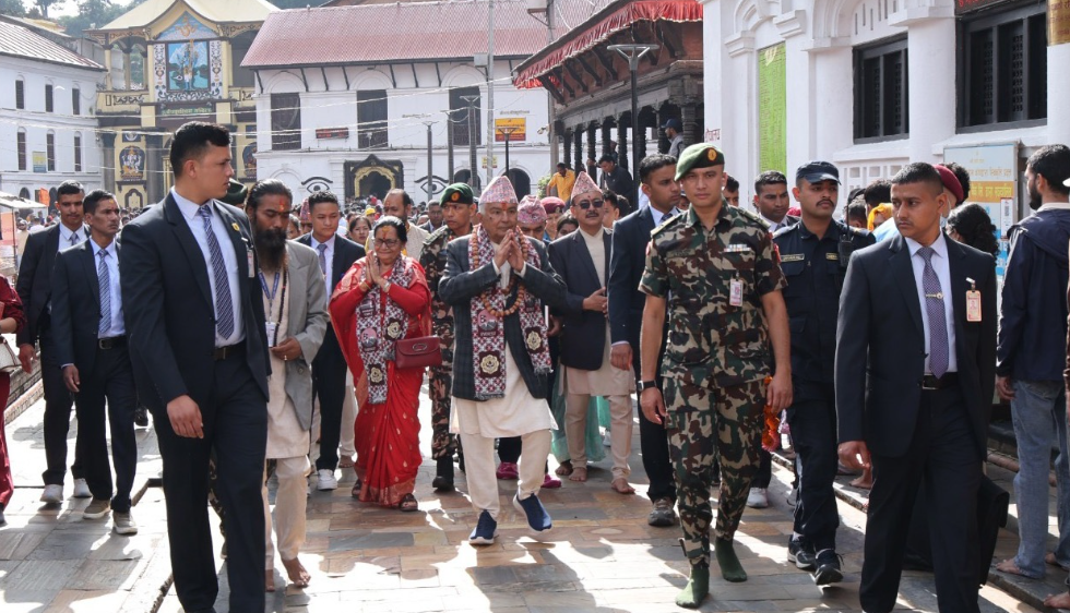 राष्ट्रपति पौडेलद्वारा पशुपतिनाथमा पूजा आराधना