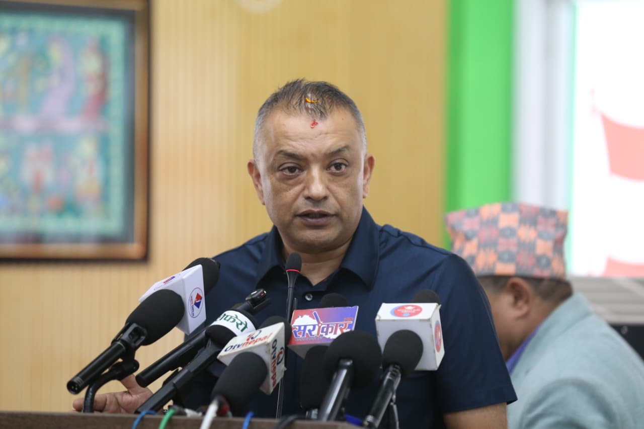 महाधिवेशन उद्घाटनमा सहभागी हुन देउवालाई गगन थापाको आग्रह
