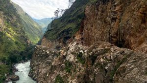 कर्णाली करिडोर : छारेभिरको पहिरो पन्छाउन सकस, सञ्चालनमा आउन एक साता लाग्ने