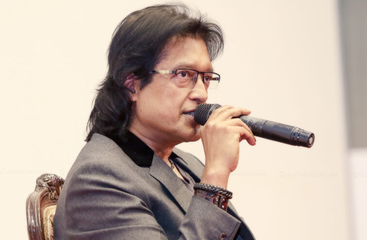 राजेश हमालको ‘मिट एन्ड ग्रीट’ बाट संकलित २१ लाख प्रधानमन्त्री कोषमा प्रदान