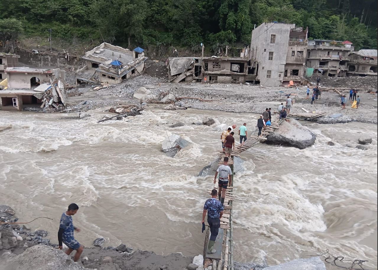 रसुवाको फलाखु खोलामा फड्के तथा स्याफ्रुबेँसीस्थित भोटेकोशी नदीमाथि तुइन निर्माण