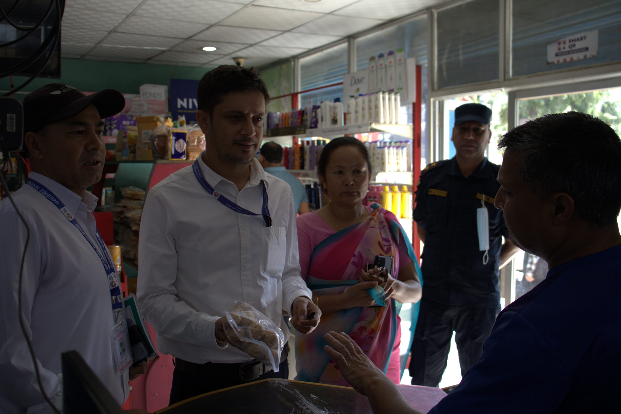 चन्द्रागिरिका खाद्यान्न पसलमा अनुगमन, अधिकांश पसलमा म्याद गुज्रिएका सामान भेटिए