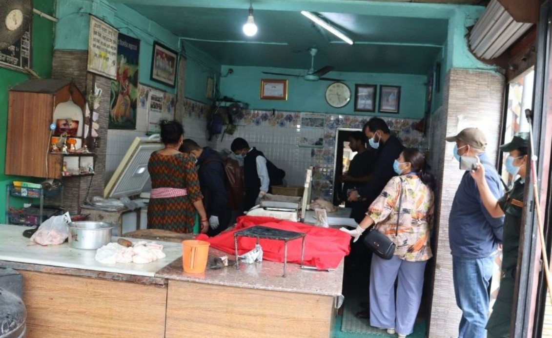 चन्द्रागिरिमा मासु पसलको अनुगमन, अधिकांशमा स्वच्छता सन्तोषजनक, केहीलाई चेतावनी