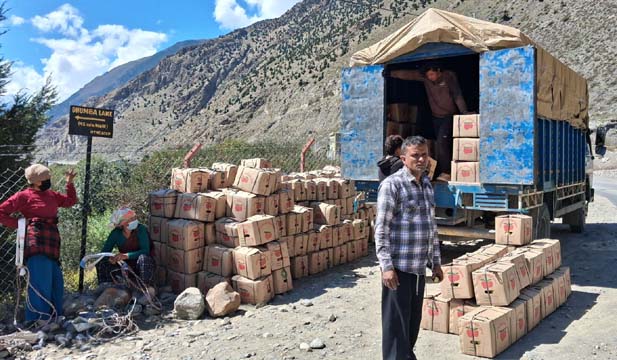 मुस्ताङबाट ३० प्रतिशतमात्र स्याउ निकासी, बाढीपहिरोपछि सडक अवरुद्ध मुख्य कारण